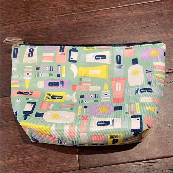 kate spade Pink and Yellow Bath & Body Collection - Picture 2 of 4